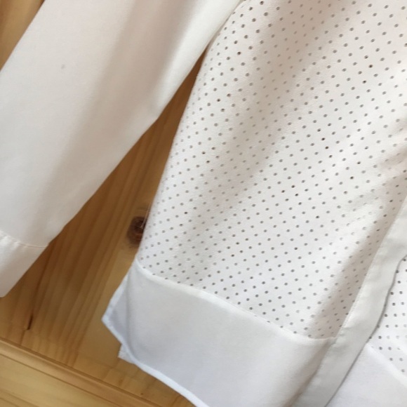 𝅺CALVIN Klein laser cut polka dot lightweight semi sheer blouse size small - Picture 4 of 8